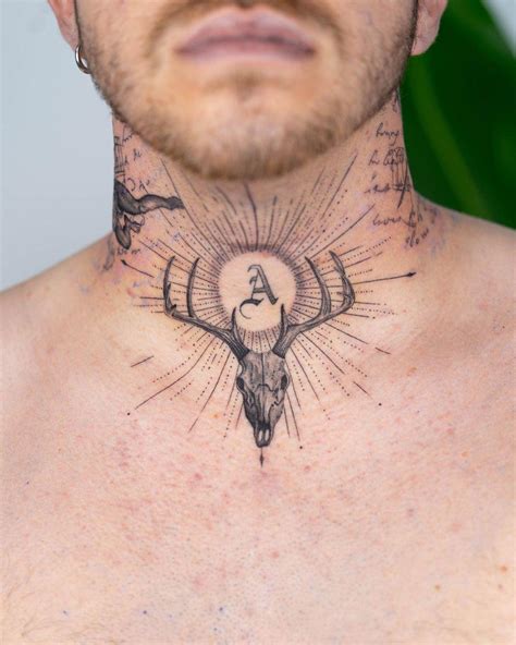 diseños para el cuello tattoo|30 tatuajes en el cuello para hombre y mujer que te。